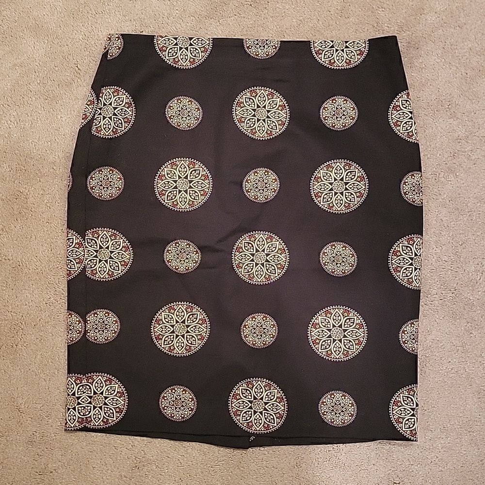 Ann Taylor black print skirt 6